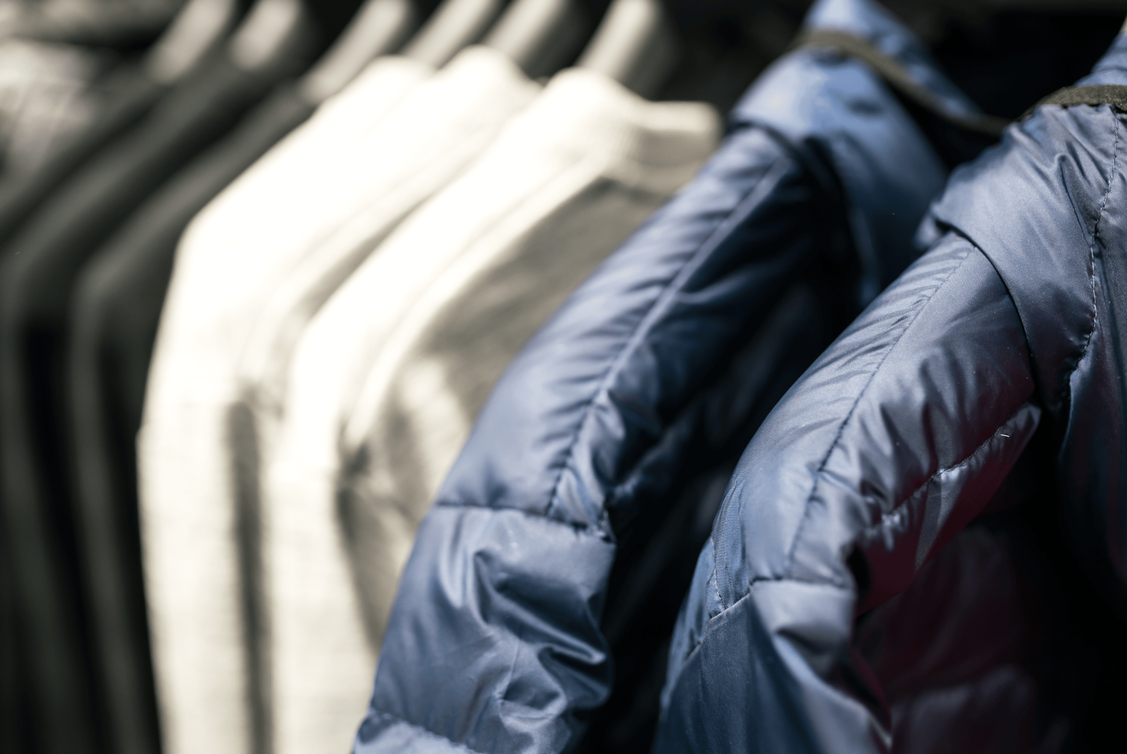 10 Stylish Ways to Wear a Long Puffer Jacket on Winter - PUFFIT