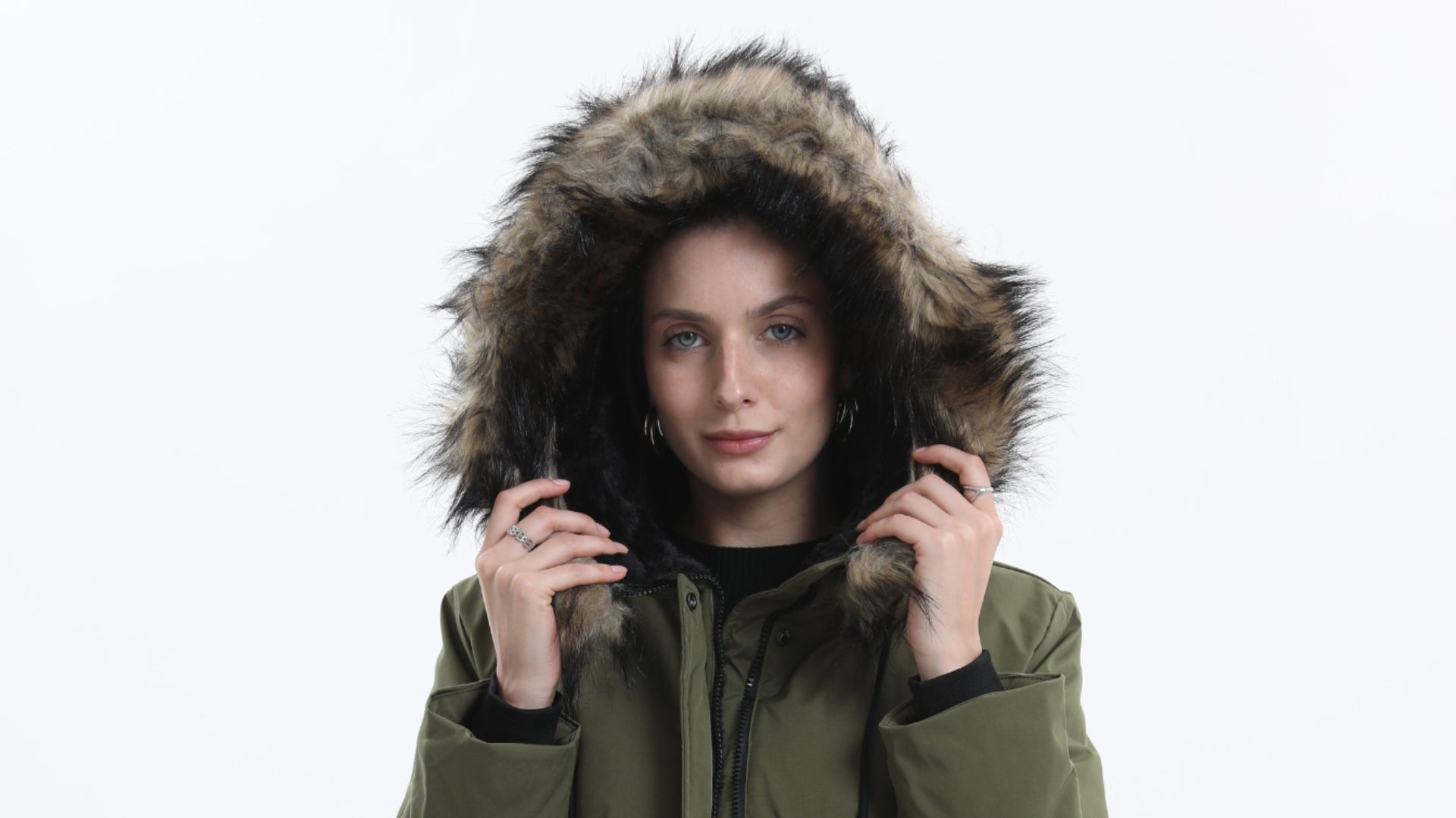 Can You Ski in a Long Puffer? Tips for Staying Warm and Stylish on the Slopes - PUFFIT