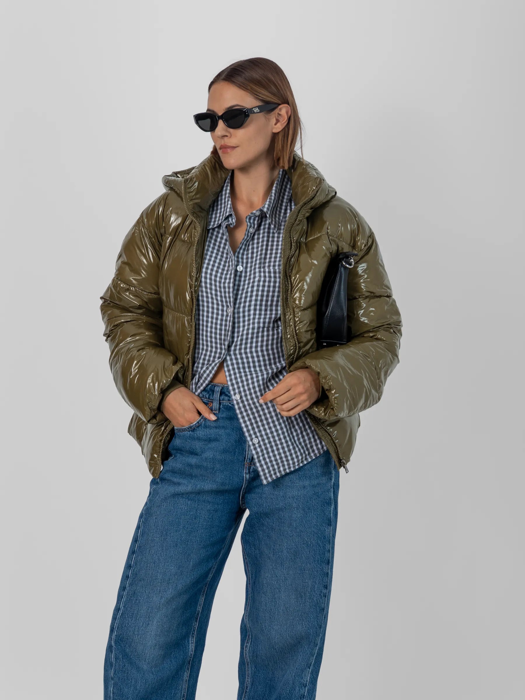 WarmCore™ Glänzende schwarze Pufferjacke mit abnehmbarer Kapuze