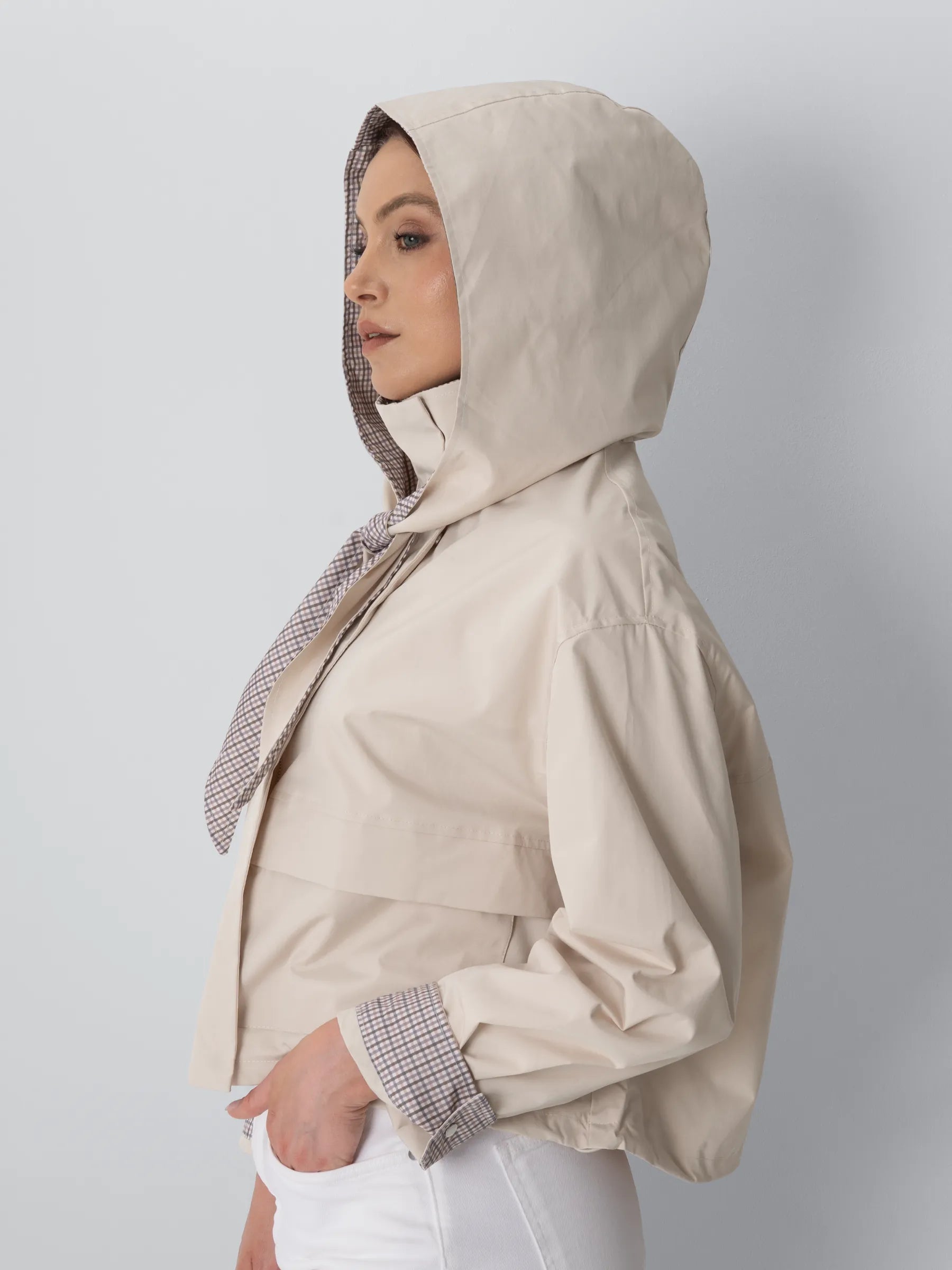 Bomber con collo a imbuto e sciarpa con cappuccio dallo stile impeccabile