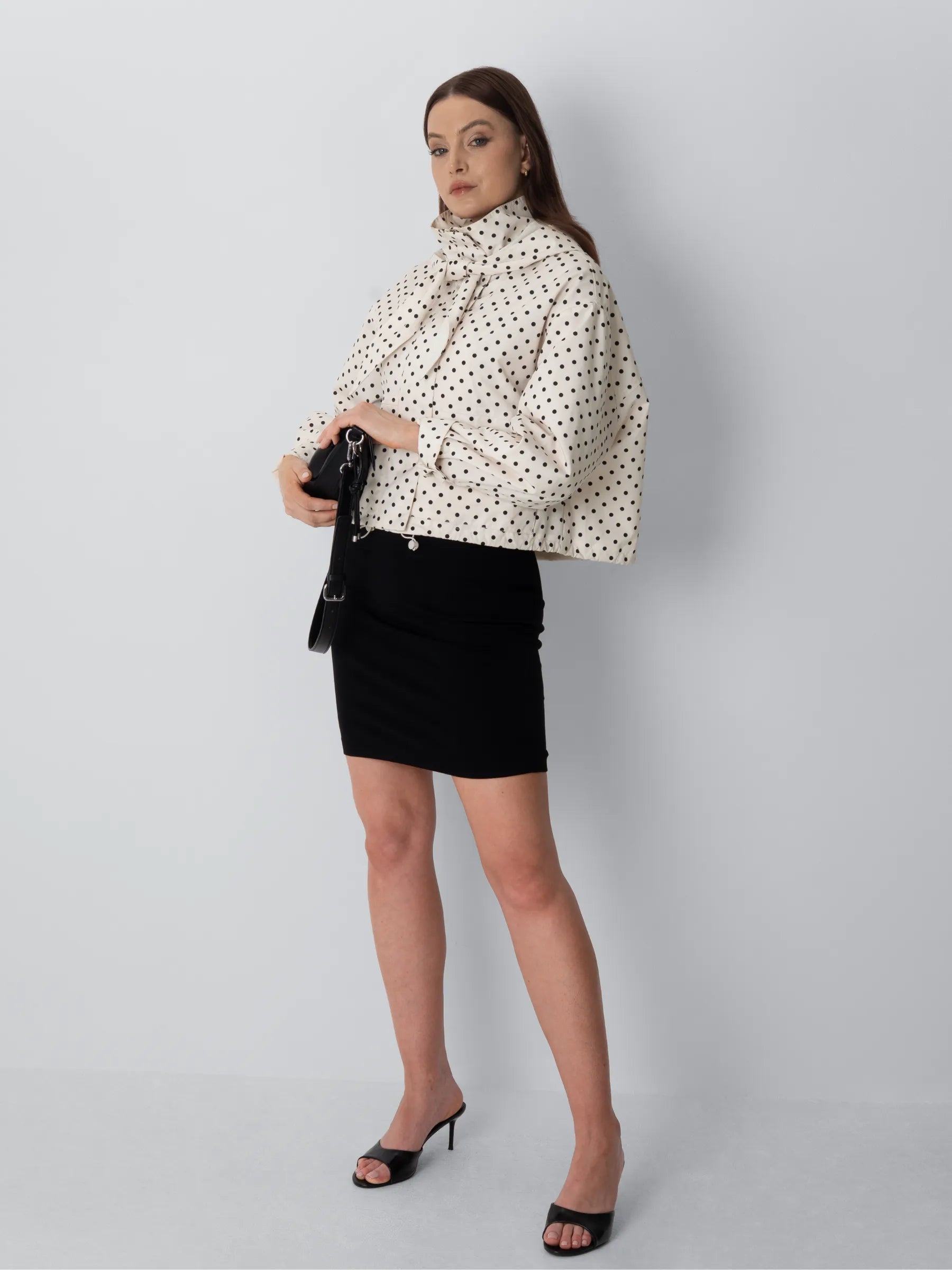 Bomber con collo a imbuto e sciarpa con cappuccio dallo stile impeccabile