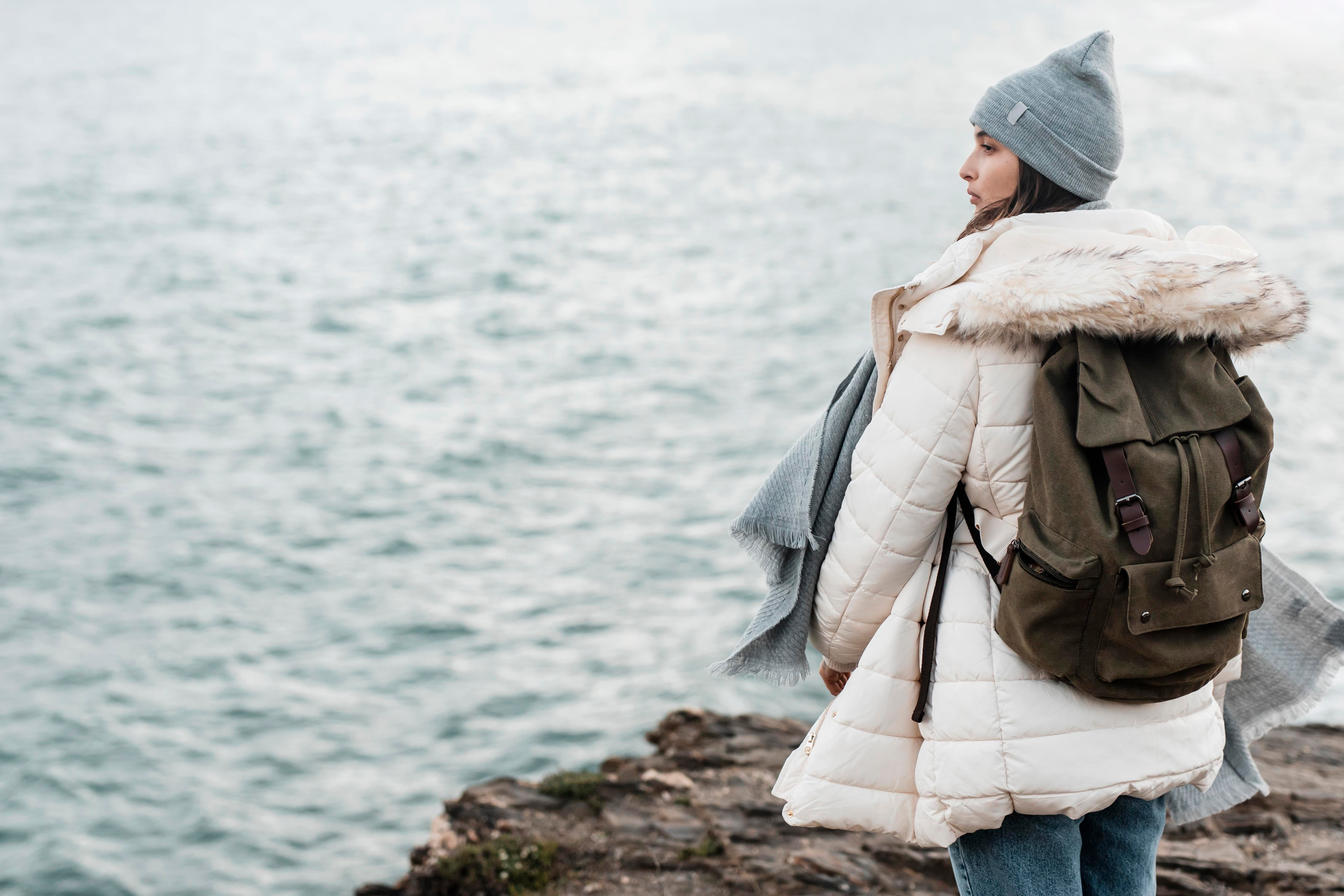 Waterproof vs Non-Waterproof Detachable Hood Puffer Jackets: What's the Difference? - PUFFIT