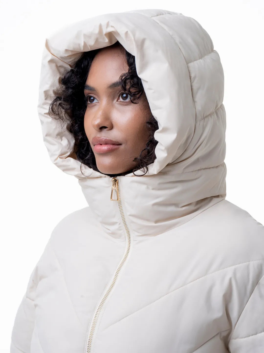 Elegant_Belted_Hooded_Puffer_04
