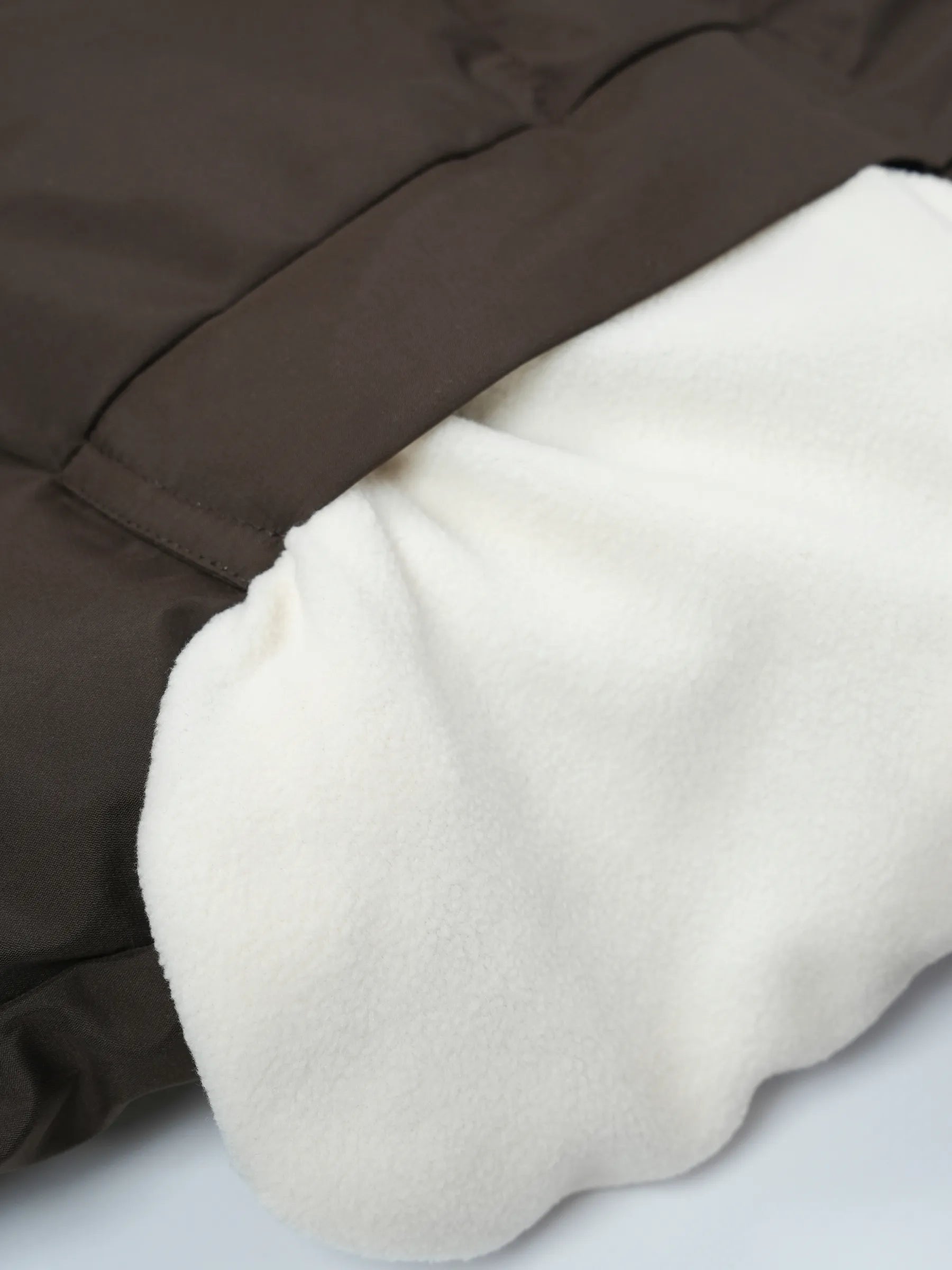 WarmCore™ Klassische lange Steppjacke mit Kapuze, gefüttert mit Kunstfell