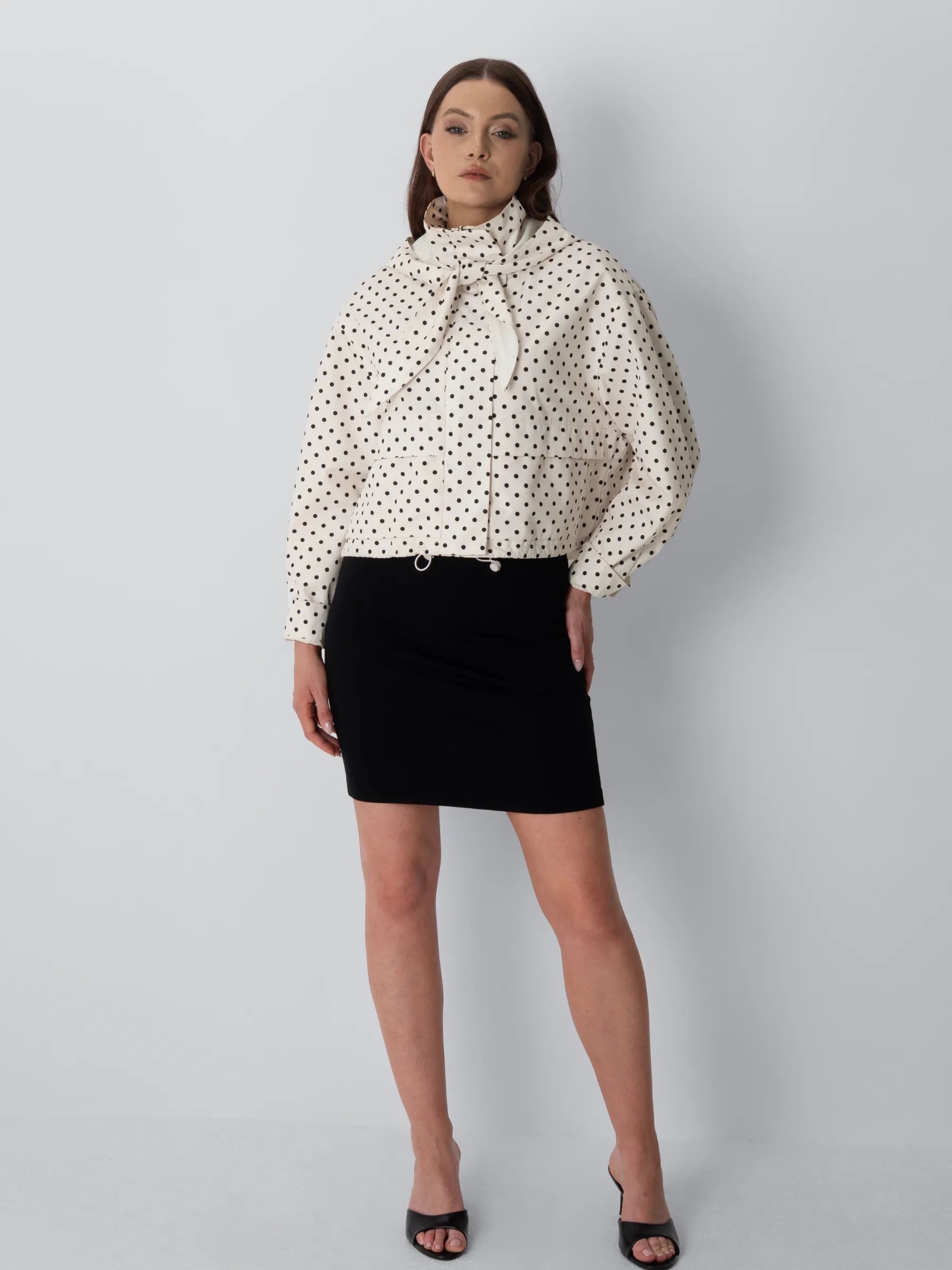 Bomber con collo a imbuto e sciarpa con cappuccio dallo stile impeccabile