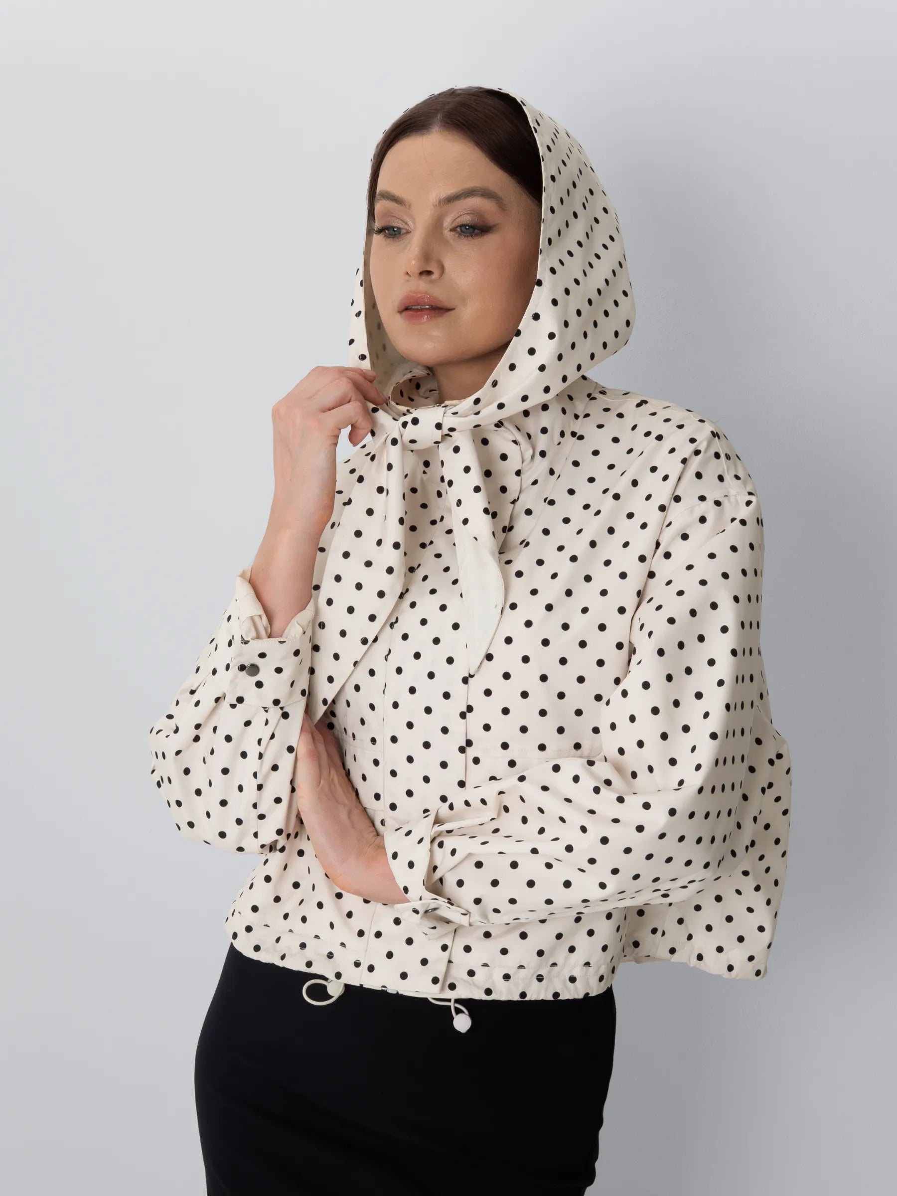Bomber con collo a imbuto e sciarpa con cappuccio dallo stile impeccabile