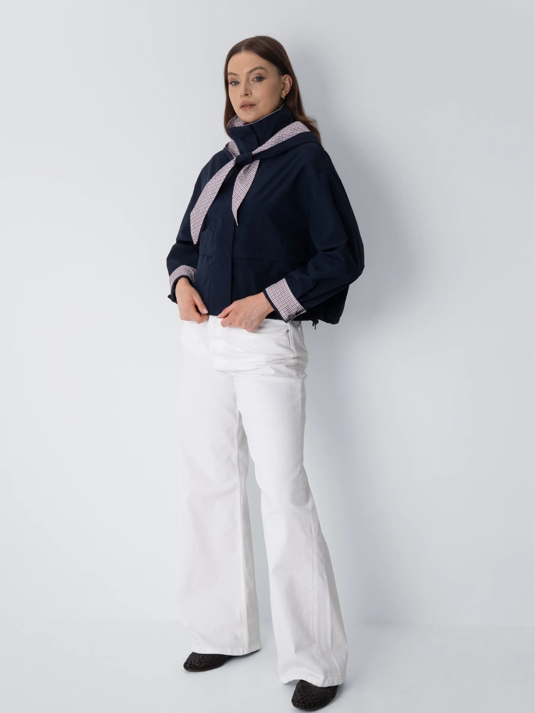 Bomber con collo a imbuto e sciarpa con cappuccio dallo stile impeccabile