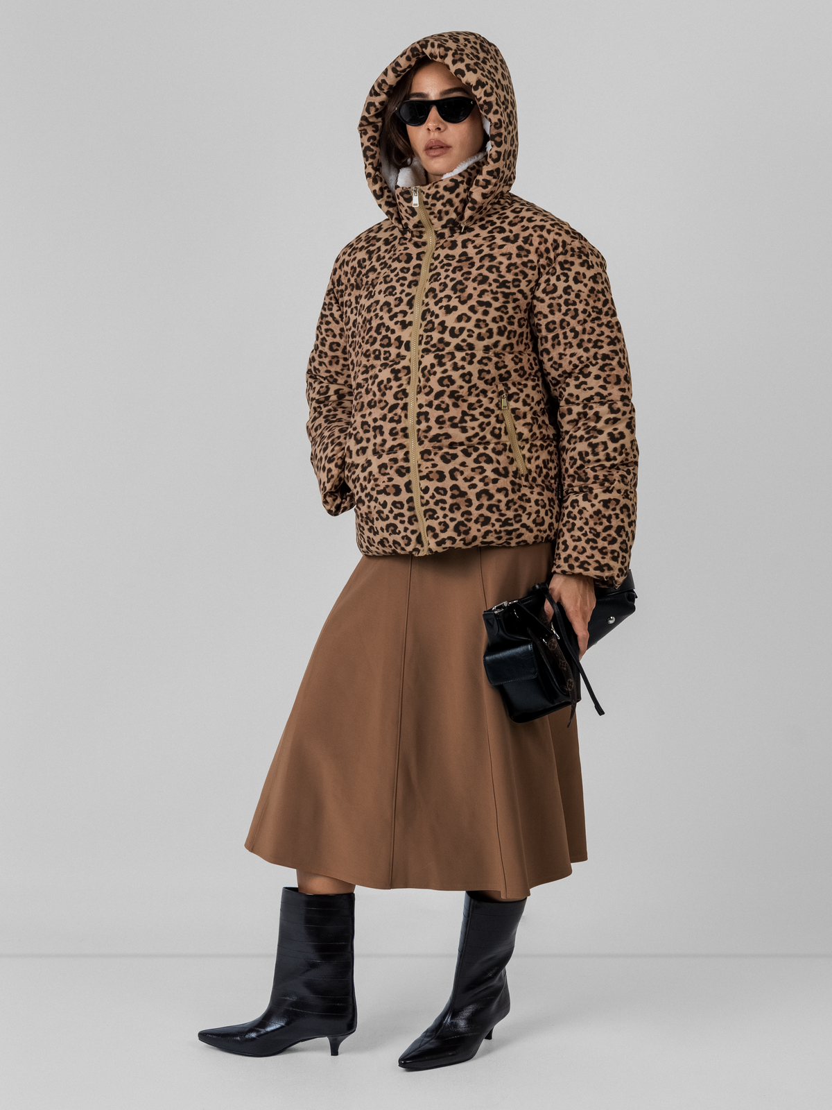Chaqueta corta acolchada con capucha desmontable, forro de piel sintética con estampado de leopardo WarmCore™