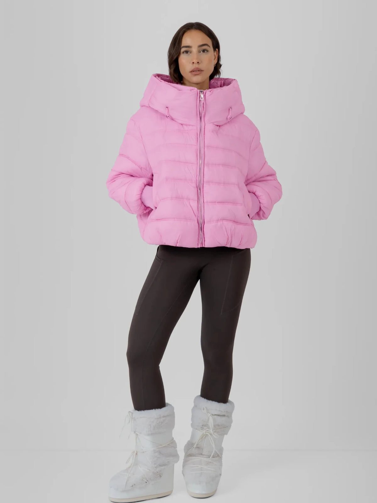WarmCore™ kort vattert jakke med oversized hette